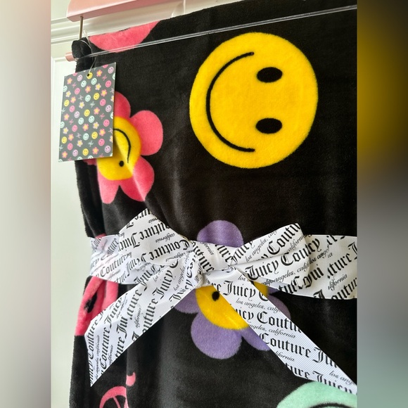 Juicy Couture Smiley Face flower Throw Blanket - Picture 3 of 6